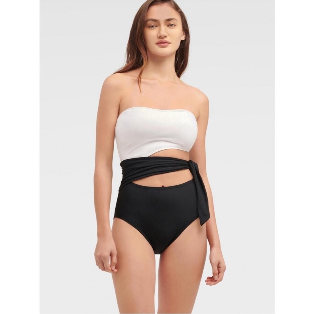 NWT DKNY Colorblocked Cut-Out
Bandeau One-Piece Swimsuit SZ 6